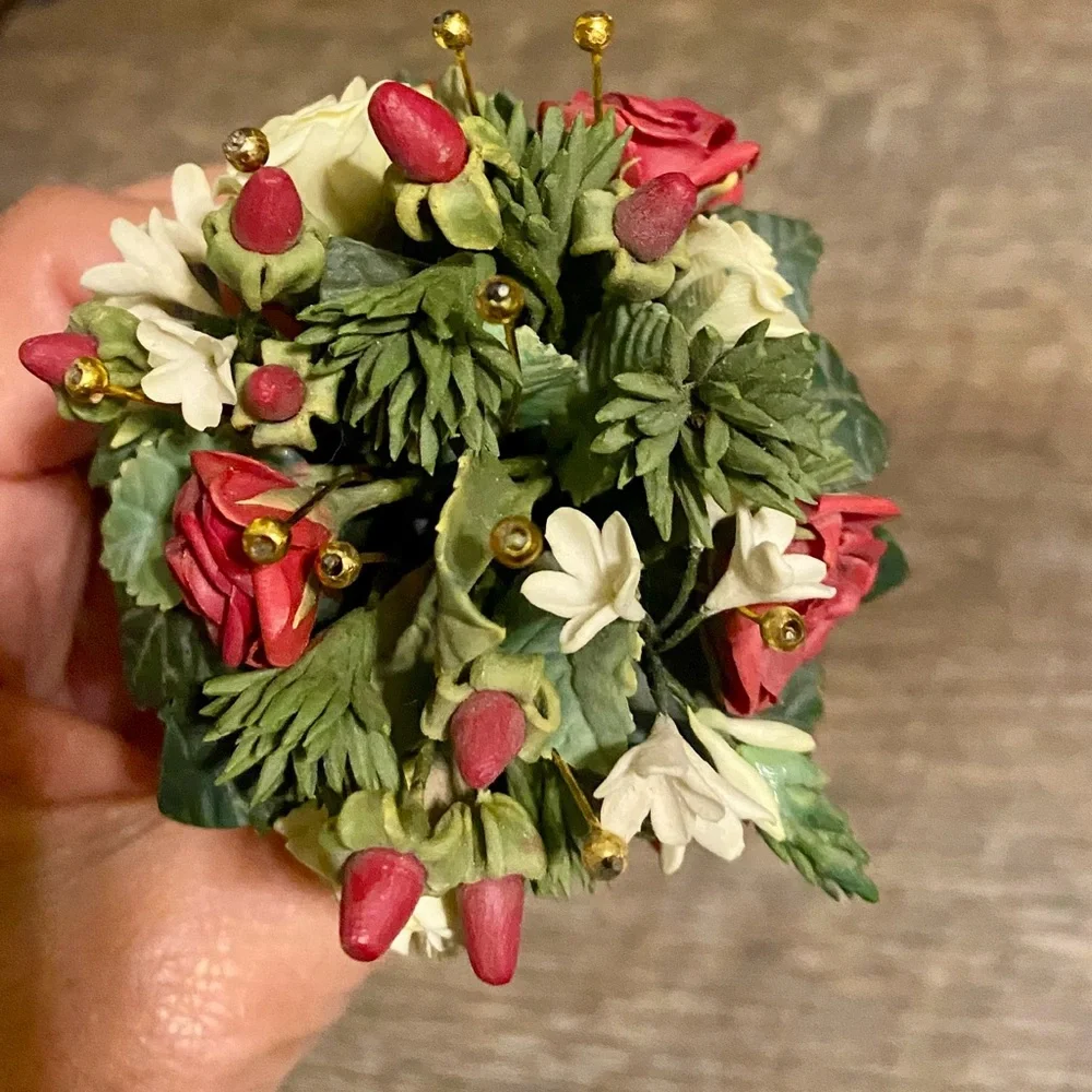 Miniature Hoilday Forget Me Not (2003)Vase Roses